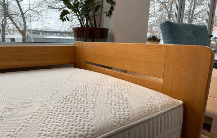 ŁÓŻKO SOSNOWE Z POJEMNIKIEM I DESKĄ BOCZNĄ PROSTE WYSTAWOWE 90X200