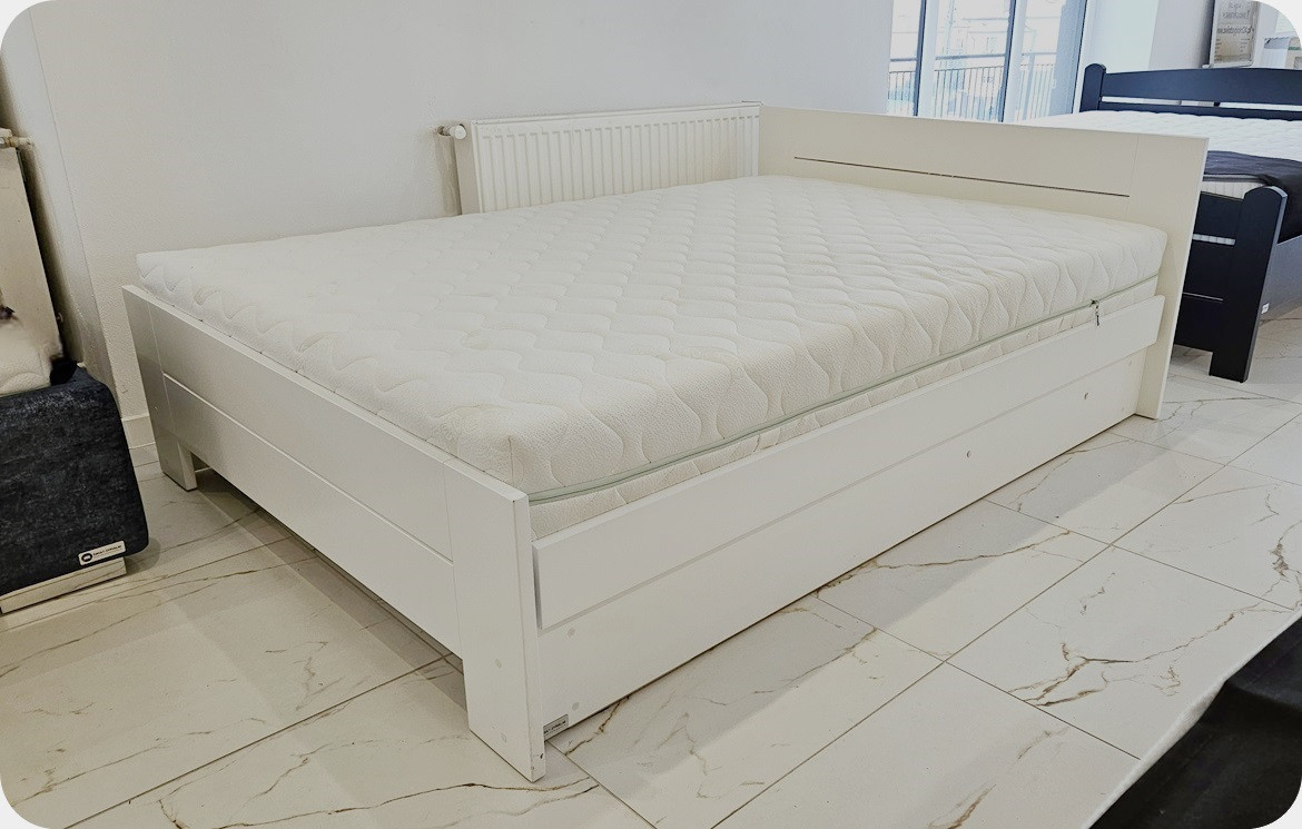 ŁÓŻKO SOSNOWE Z POJEMNIKIEM PROSTE II 140X200 BIEL KRYJĄCA